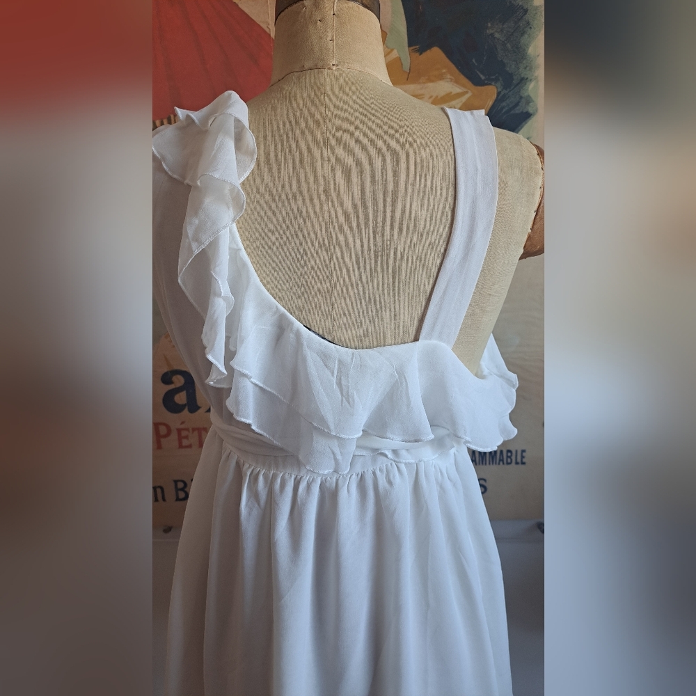 Chic White Ruffled Blouse - Picture 2 of 2